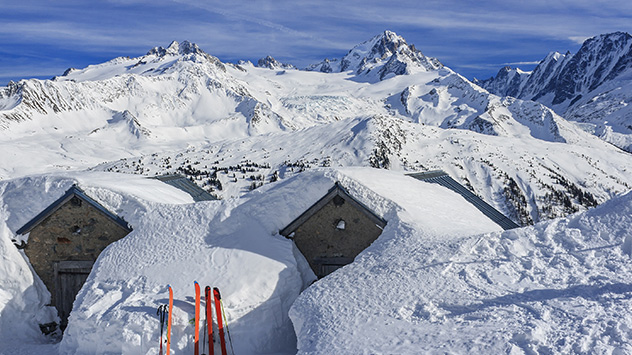 Die Dauer der Schneebedeckung und Höhe der Schneedecke in den Alpen nimmt tendenziell ab.