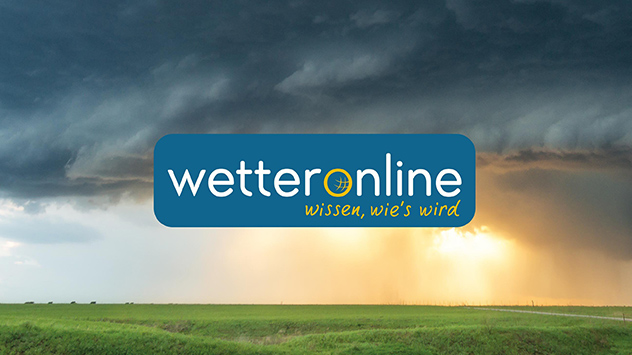 WetterOnline-Logo auf Landschaftsbild